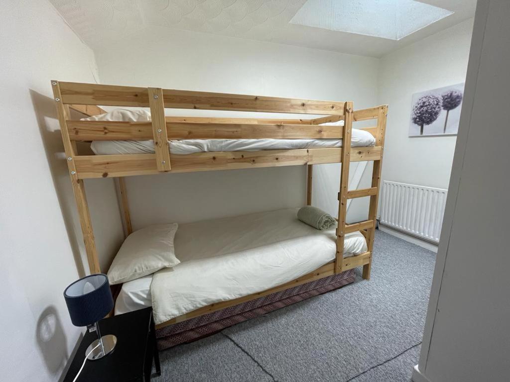 Bridge Street En Suite Rooms Merthyr Tydfil Exterior photo